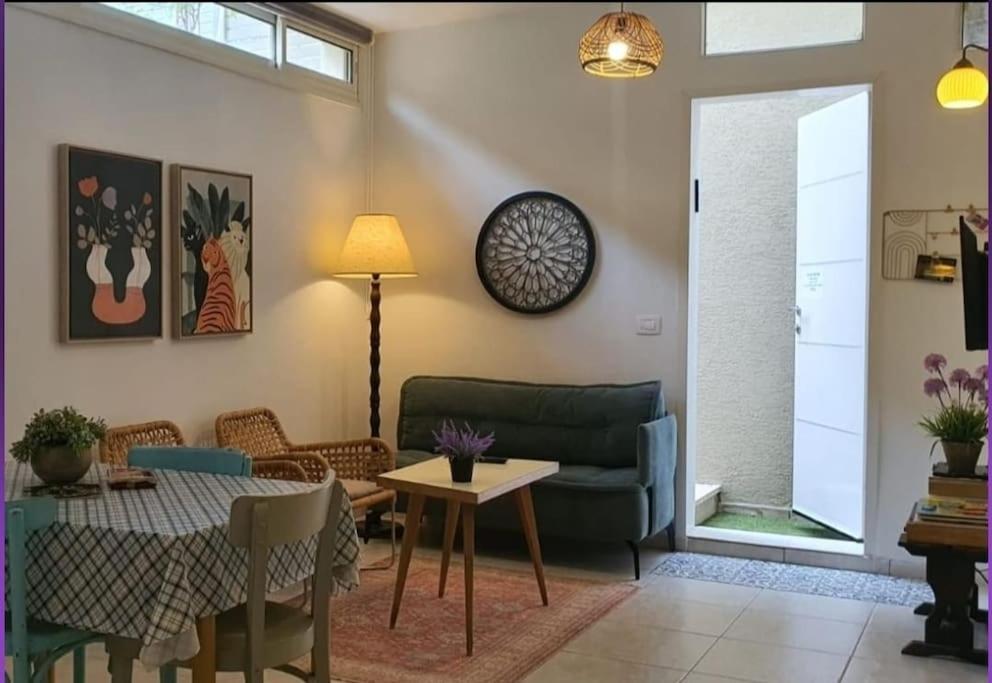 נקודת חן Appartement Shadmot Devora