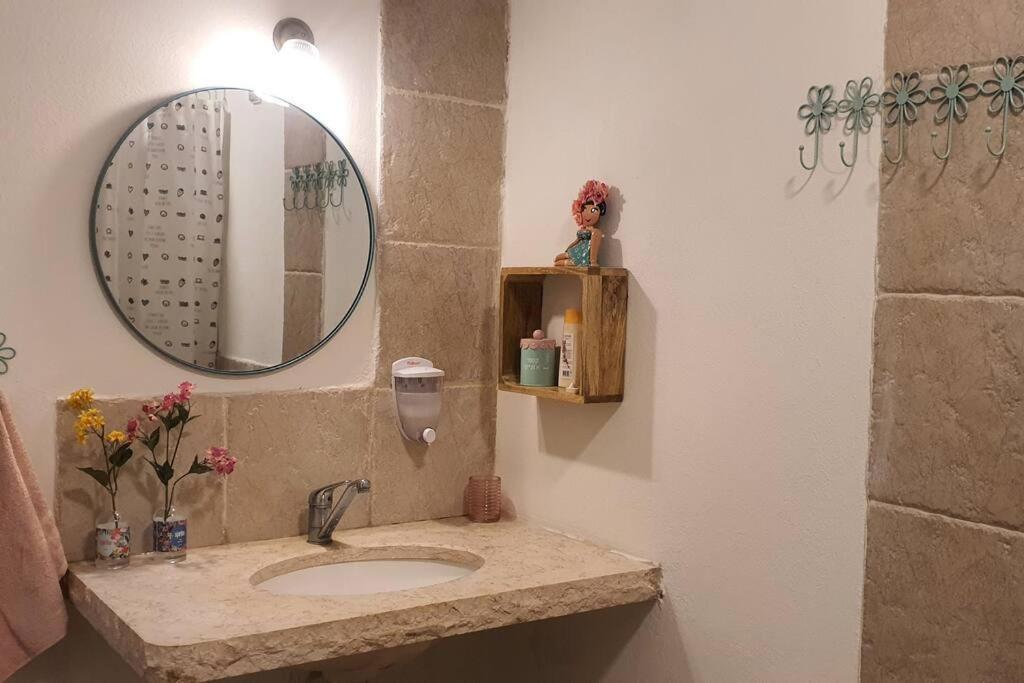 נקודת חן * Shadmot Devora