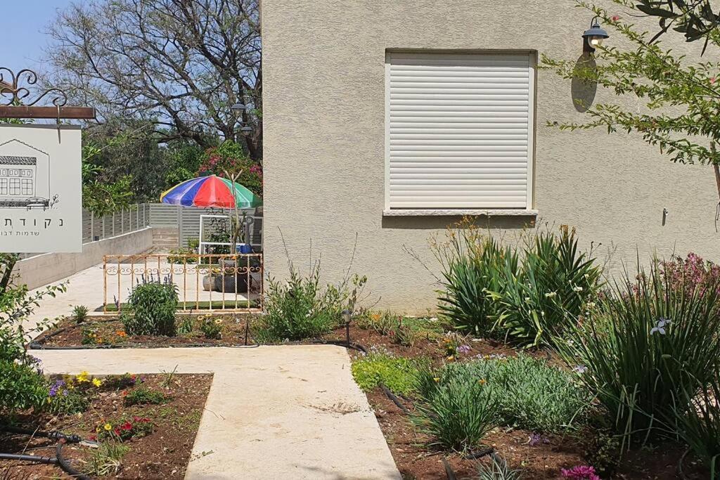 Appartement נקודת חן Shadmot Devora